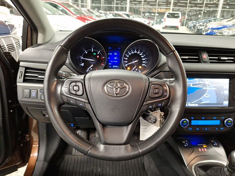 Toyota Avensis vaihtoauto