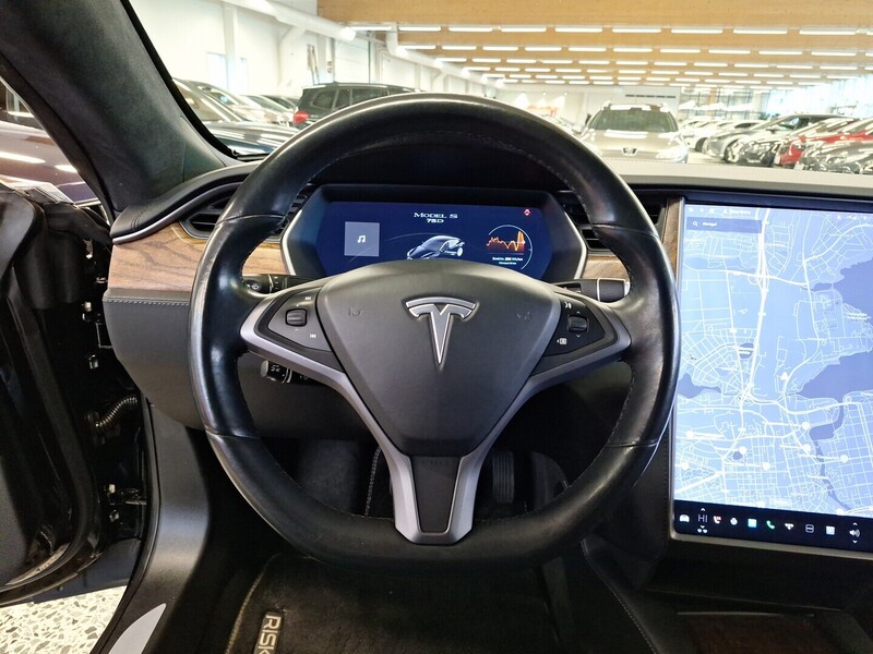 Tesla Model S vaihtoauto