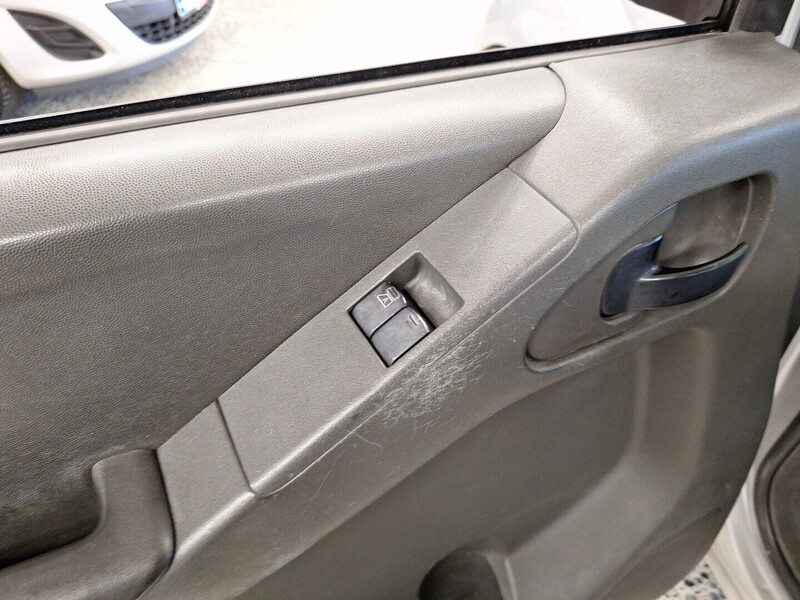 Nissan Navara vaihtoauto