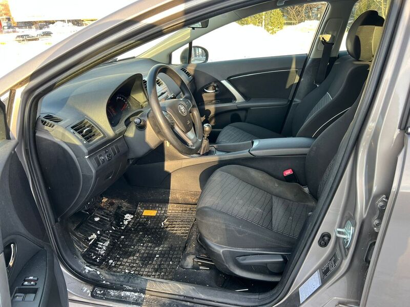 Toyota Avensis vaihtoauto