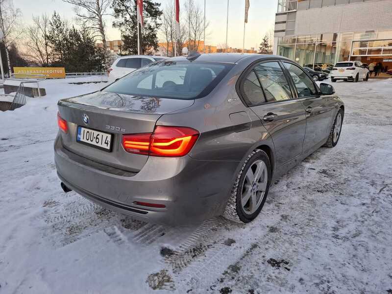 BMW 330 vaihtoauto