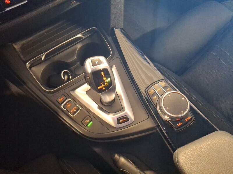 BMW 330 vaihtoauto