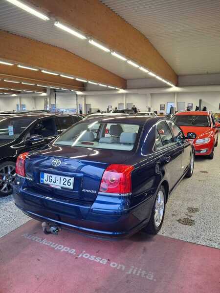 Toyota Avensis vaihtoauto