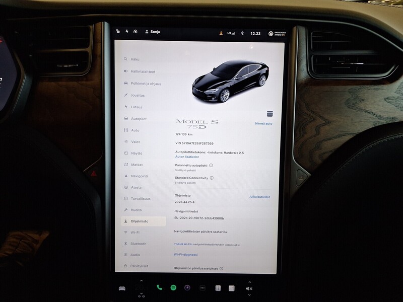 Tesla Model S vaihtoauto