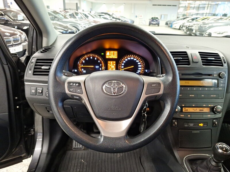 Toyota Avensis vaihtoauto