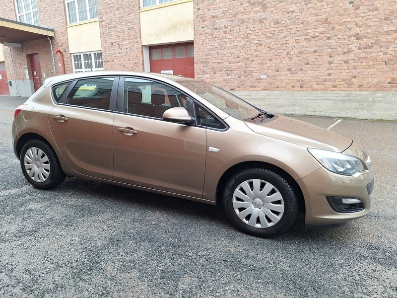 Opel Astra vaihtoauto