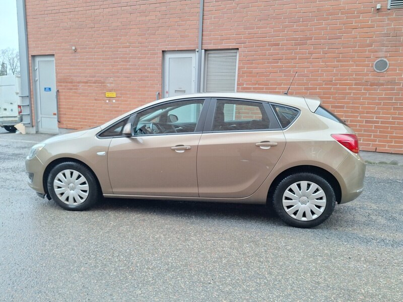 Opel Astra vaihtoauto