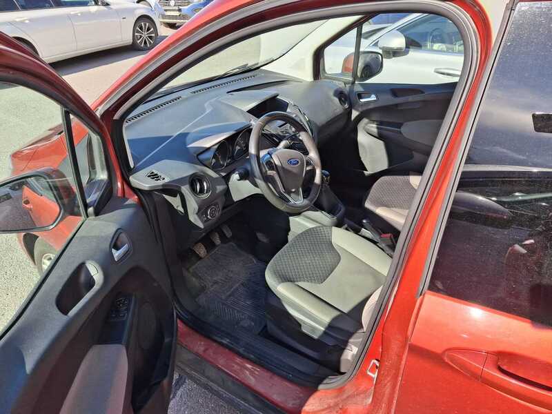 Ford Tourneo Courier vaihtoauto