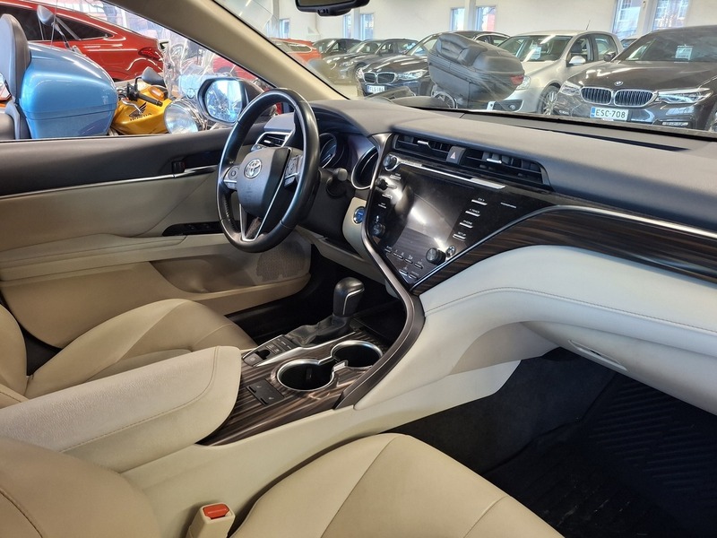 Toyota Camry vaihtoauto