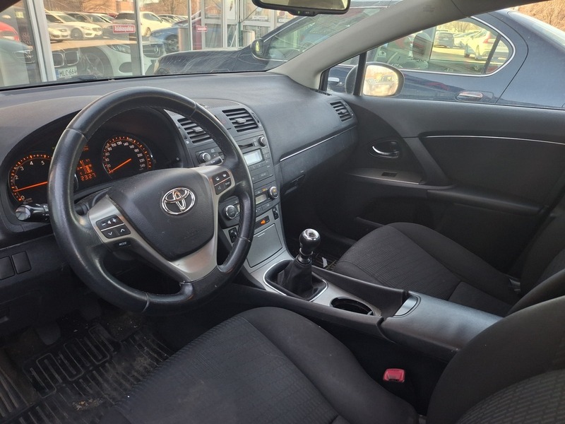 Toyota Avensis vaihtoauto