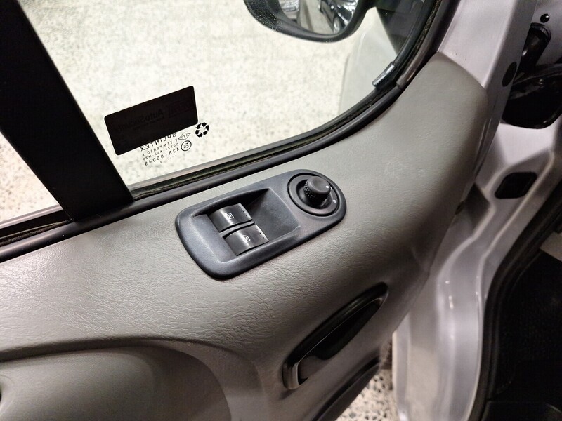 Nissan Primastar vaihtoauto