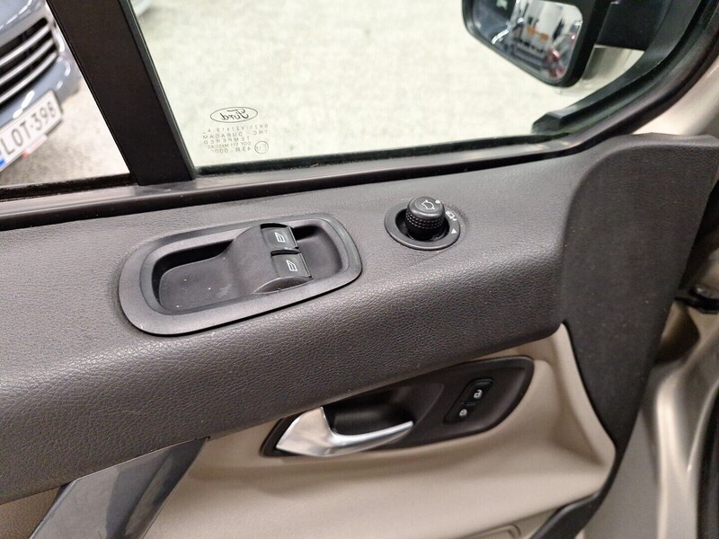 Ford Tourneo Custom vaihtoauto