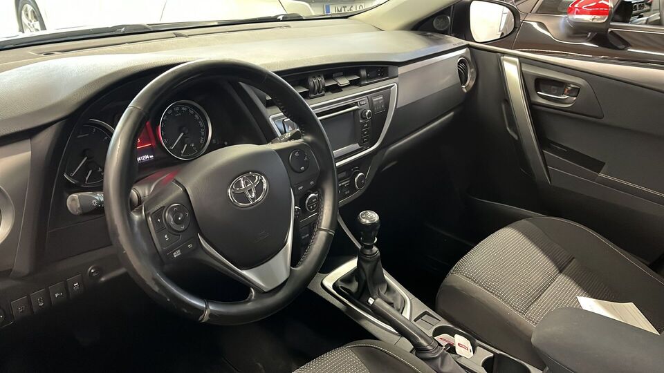 Toyota Auris vaihtoauto