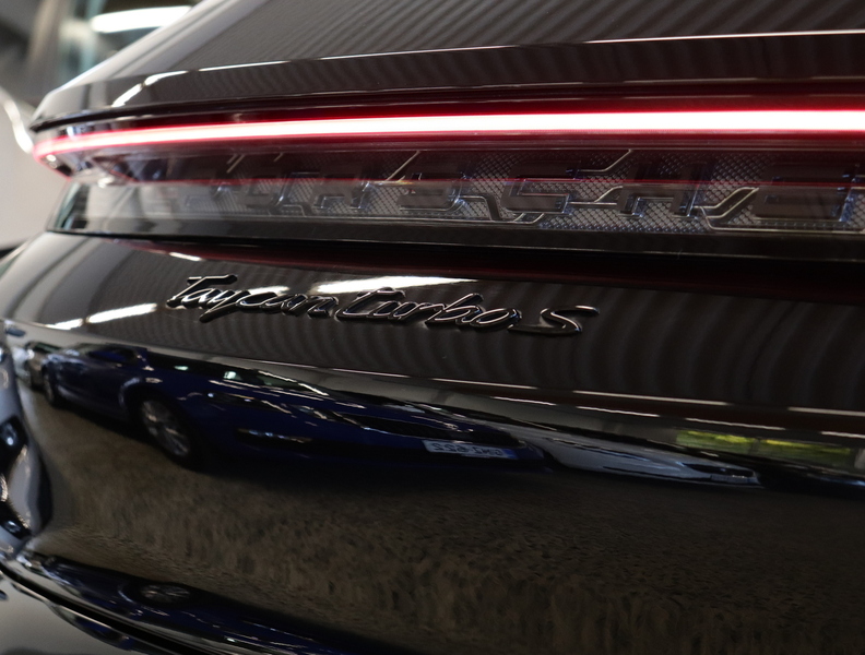 Porsche Taycan vaihtoauto