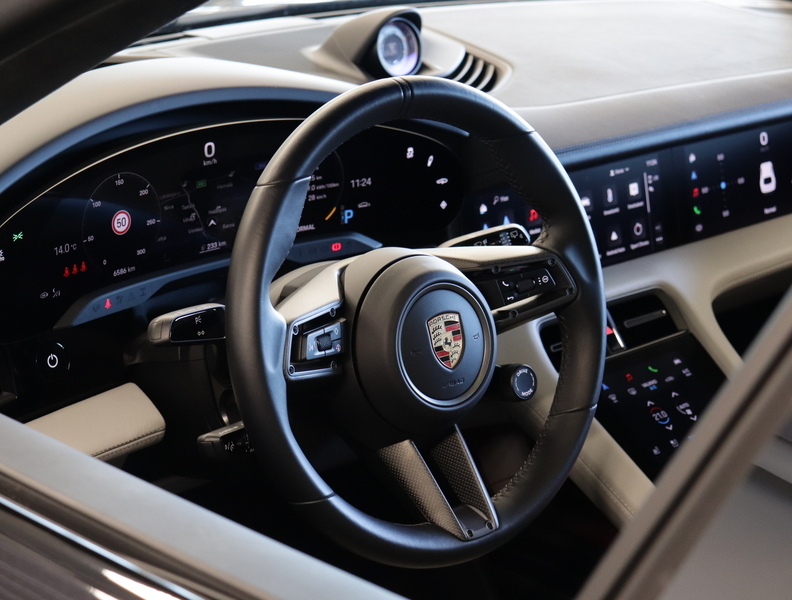 Porsche Taycan vaihtoauto