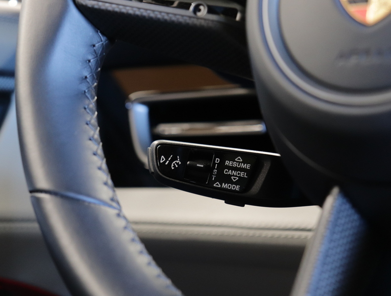 Porsche Taycan vaihtoauto