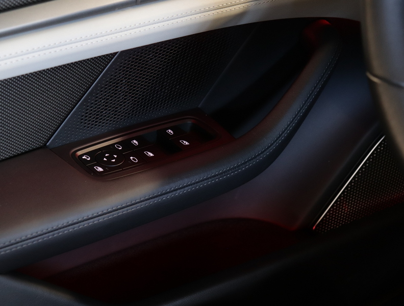 Porsche Taycan vaihtoauto