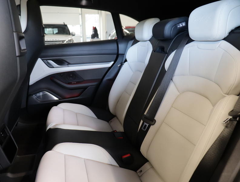 Porsche Taycan vaihtoauto