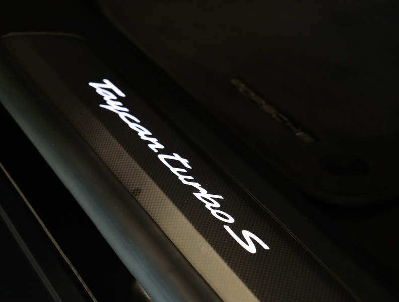 Porsche Taycan vaihtoauto