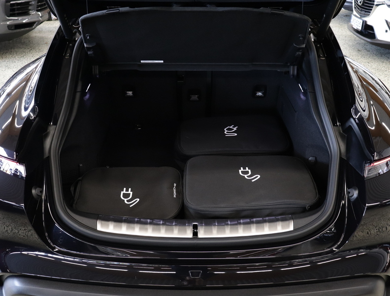 Porsche Taycan vaihtoauto