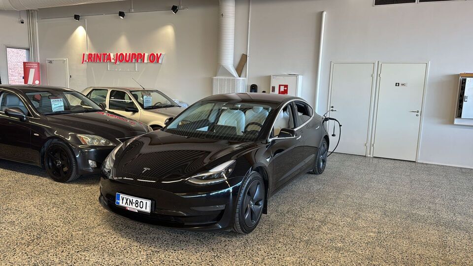 Tesla Model 3 vaihtoauto