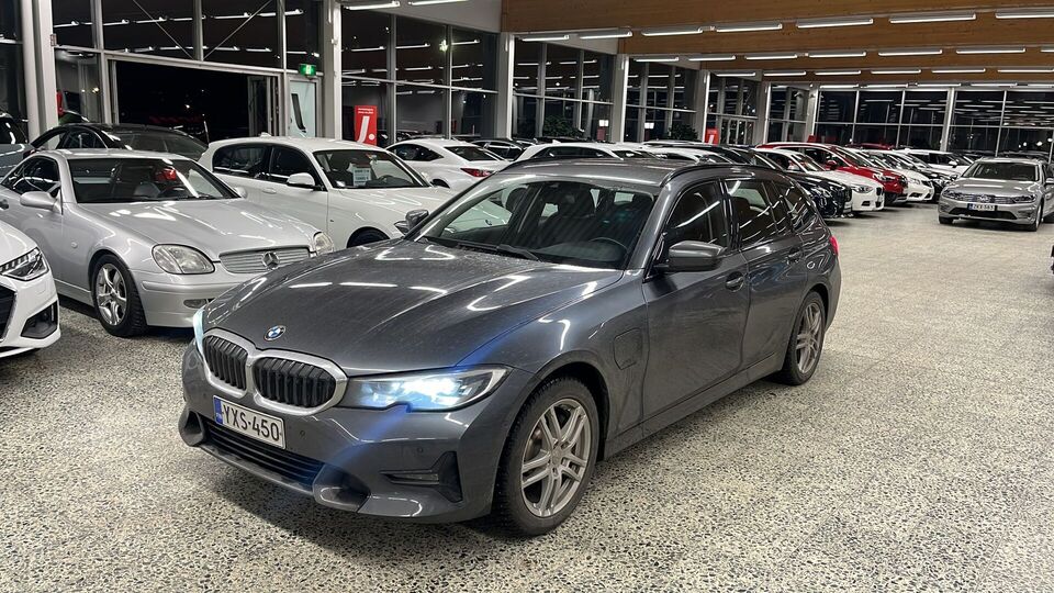 BMW 330 vaihtoauto