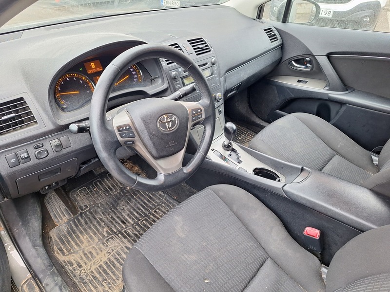 Toyota Avensis vaihtoauto