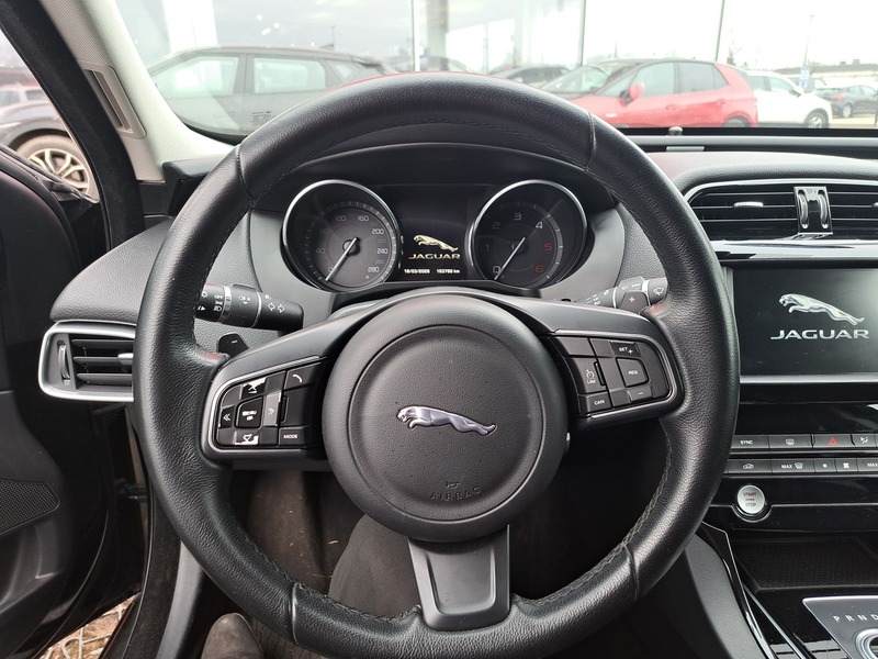 Jaguar XE vaihtoauto