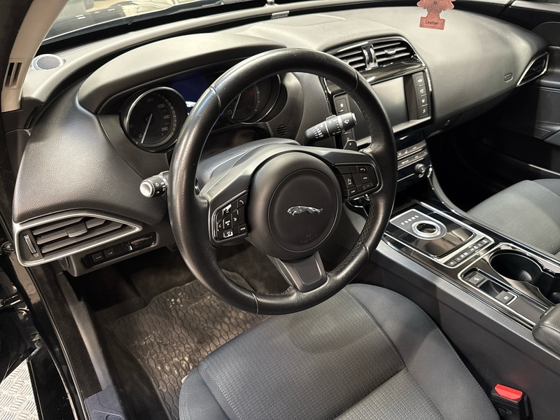 Jaguar XE vaihtoauto