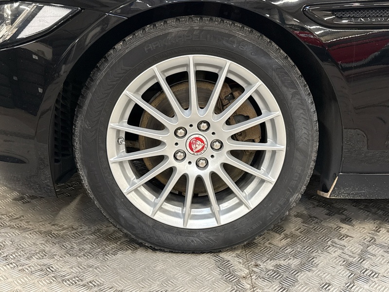 Jaguar XE vaihtoauto