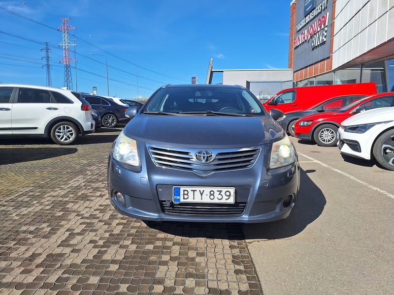 Toyota Avensis vaihtoauto