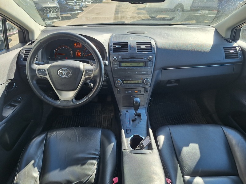 Toyota Avensis vaihtoauto