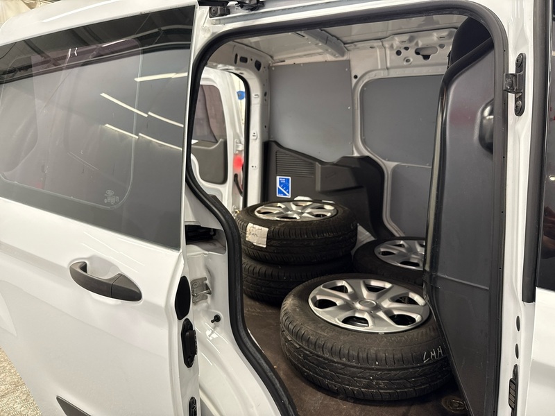 Ford Transit Courier vaihtoauto