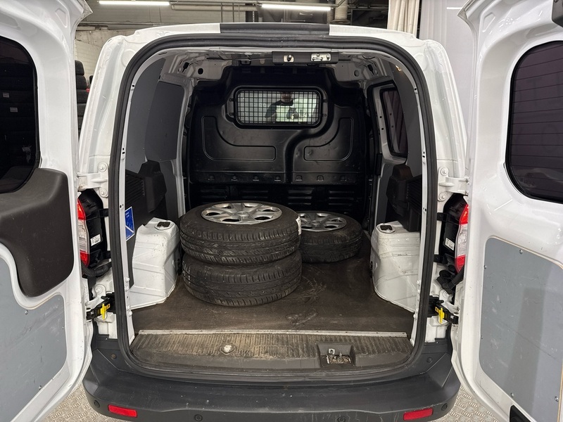 Ford Transit Courier vaihtoauto