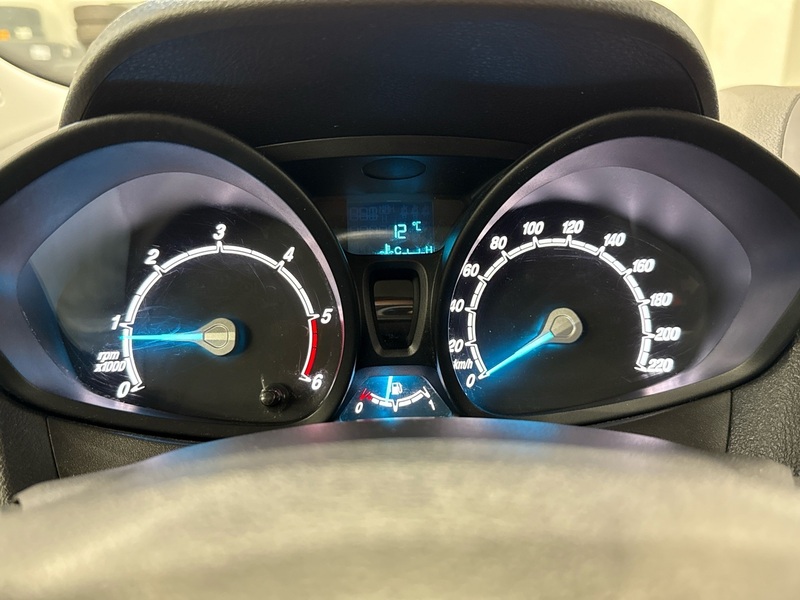 Ford Transit Courier vaihtoauto