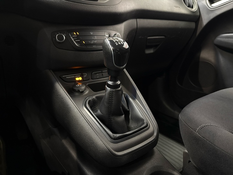 Ford Transit Courier vaihtoauto