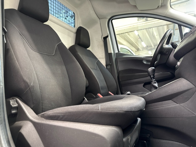 Ford Transit Courier vaihtoauto