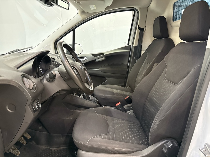 Ford Transit Courier vaihtoauto