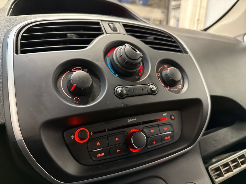 Nissan NV250 vaihtoauto