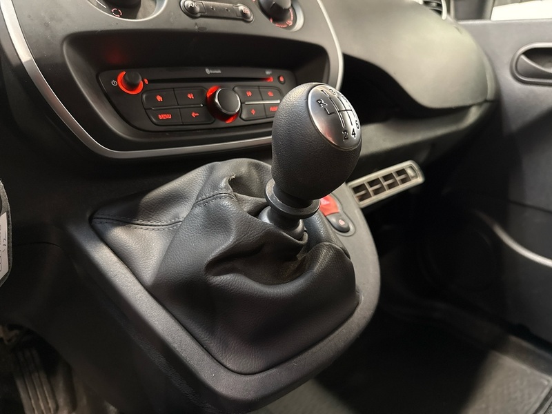 Nissan NV250 vaihtoauto