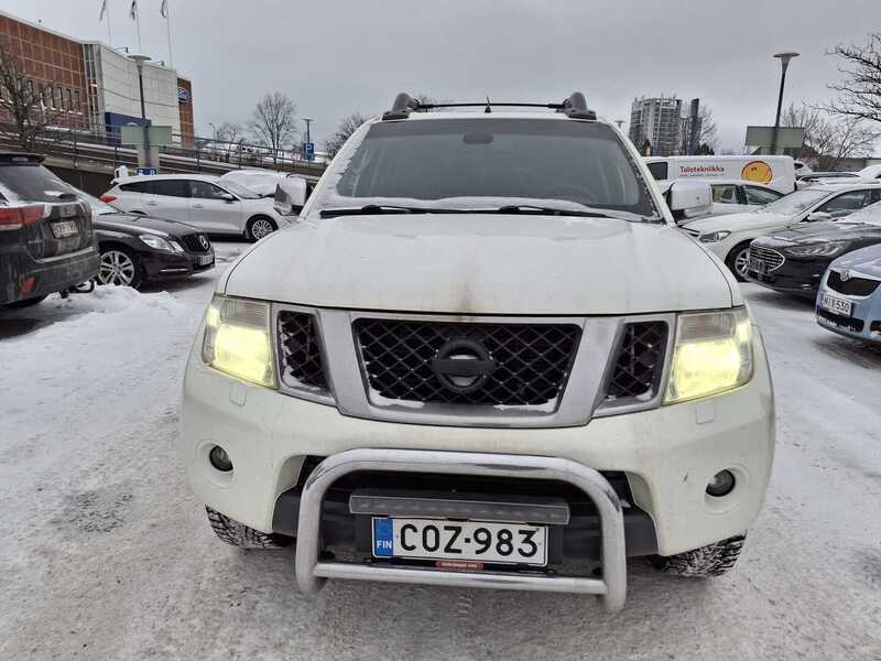 Nissan Navara vaihtoauto