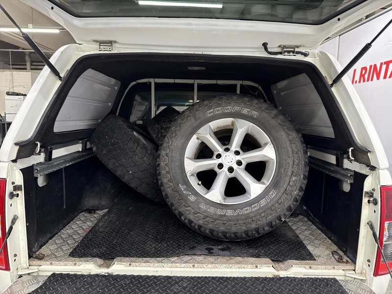 Nissan Navara vaihtoauto