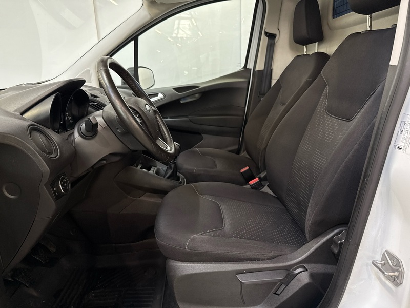 Ford Transit Courier vaihtoauto