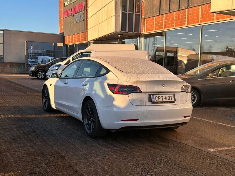 Tesla Model 3 vaihtoauto
