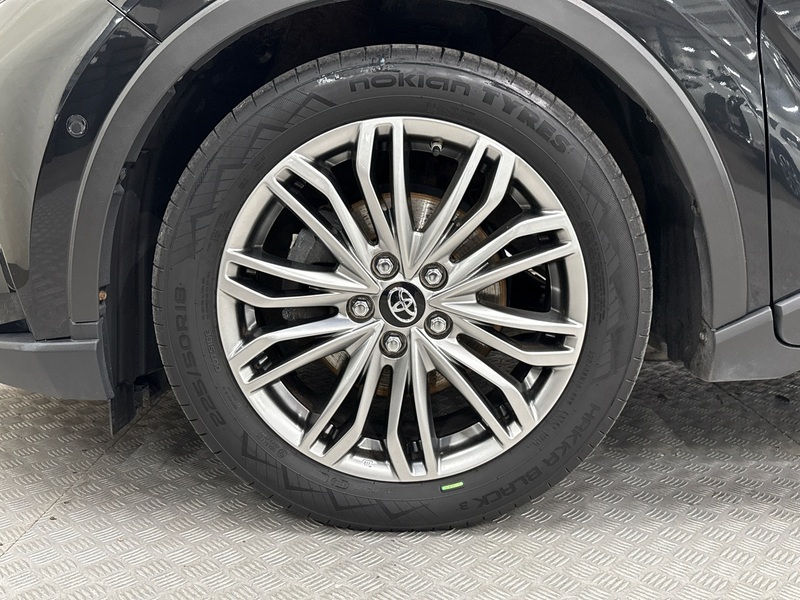 Toyota C-HR vaihtoauto