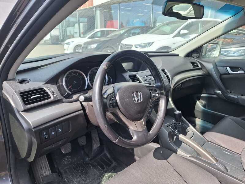 Honda Accord vaihtoauto