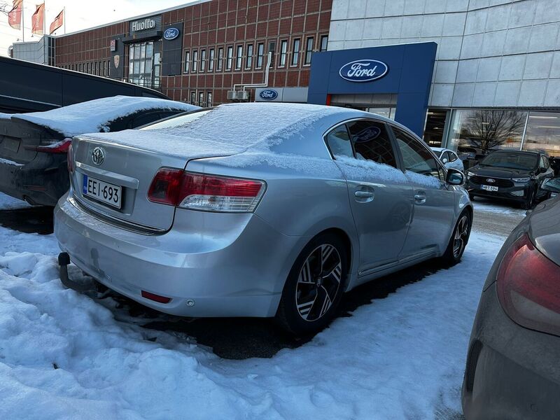 Toyota Avensis vaihtoauto