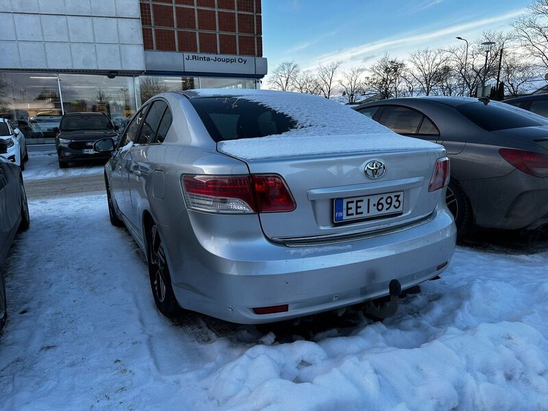 Toyota Avensis vaihtoauto