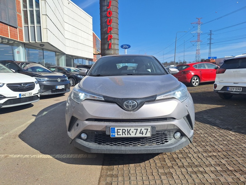 Toyota C-HR vaihtoauto