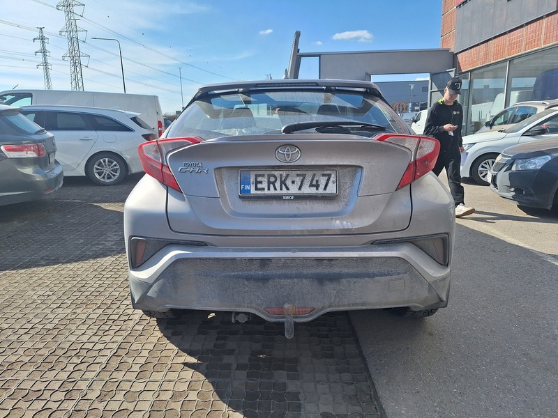 Toyota C-HR vaihtoauto